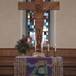Kirche Bernloch Altar und Kreuz